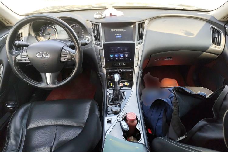 Used Infiniti Q50 2014 2.0T Luxury Edition Center Console