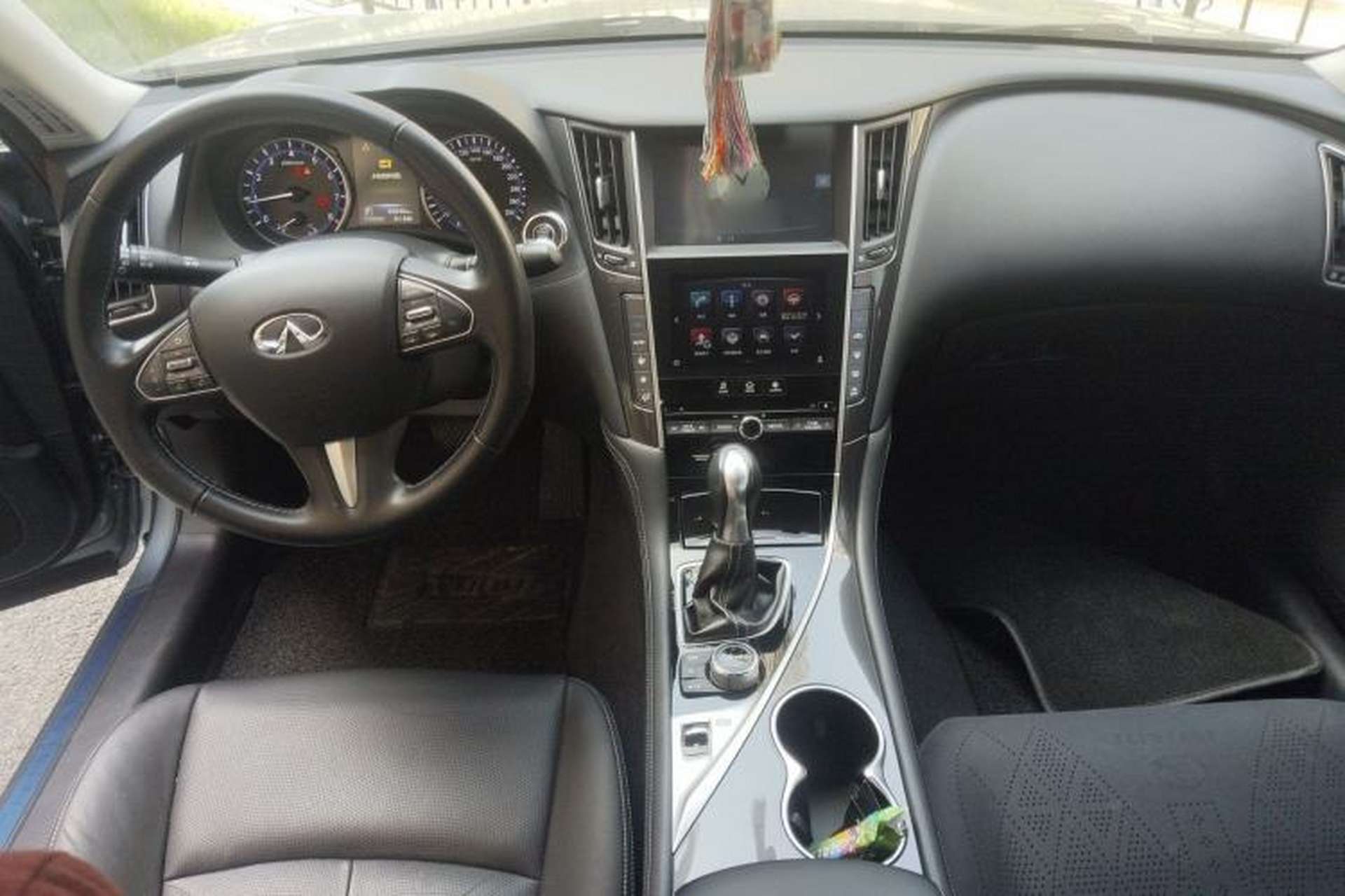 Used Infiniti Q50 2014 2.0T Comfort Edition Center Console