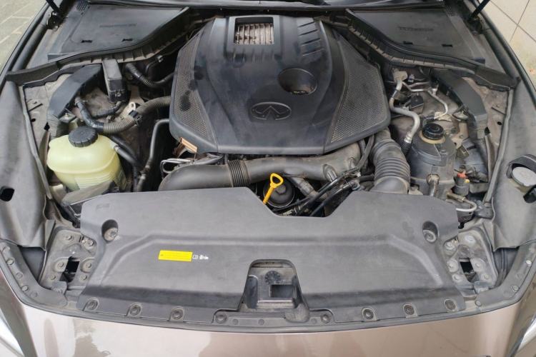 Used Infiniti Q50 2014 2.0T Luxury Edition Engine Bay