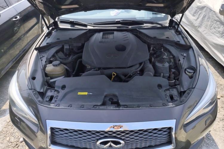 Used Infiniti Q50 2014 2.0T Luxury Edition Engine Bay