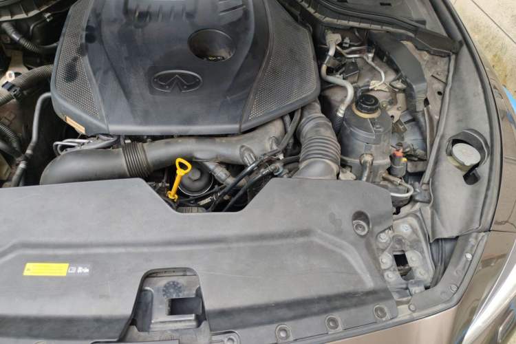 Used Infiniti Q50 2014 2.0T Luxury Edition Engine Bay Left