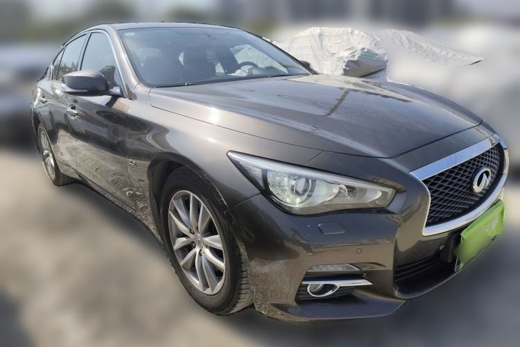 Used Infiniti Q50 2014 2.0T Luxury Edition Front Right 45 Deg