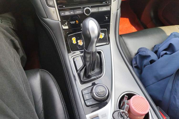 Used Infiniti Q50 2014 2.0T Luxury Edition Gear Lever
