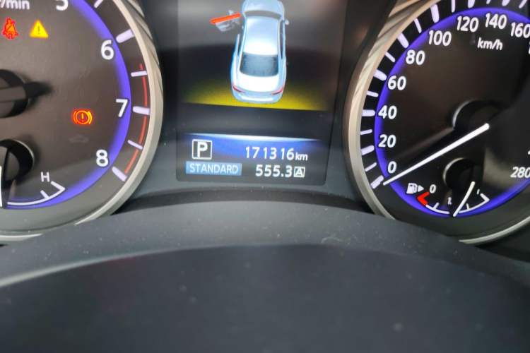 Used Infiniti Q50 2014 2.0T Luxury Edition Odometer Close Up
