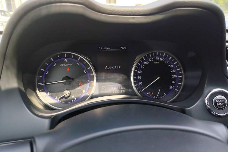Used Infiniti Q50 2014 2.0T Luxury Edition Odometer Close Up