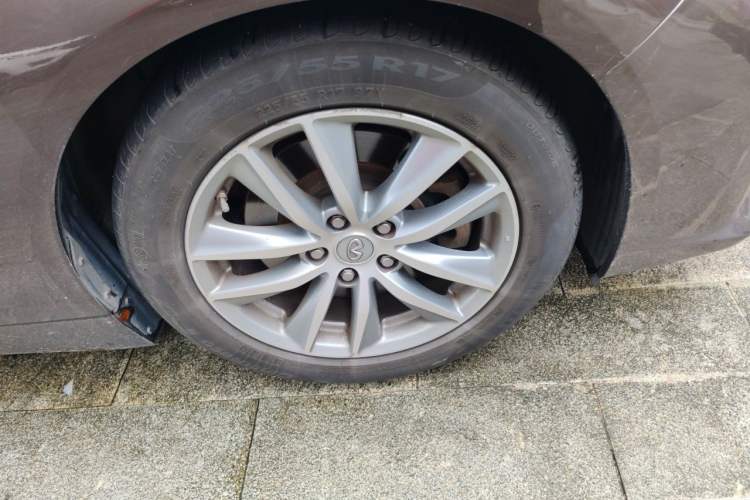 Used Infiniti Q50 2014 2.0T Luxury Edition Right Front Wheel Hub