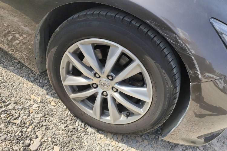Used Infiniti Q50 2014 2.0T Luxury Edition Right Front Wheel Hub