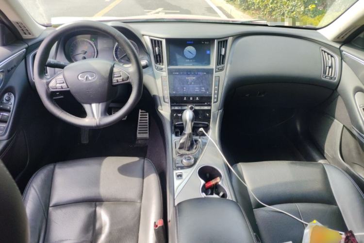 Used Infiniti Q50 2014 3.7L Comfort Edition Center Console