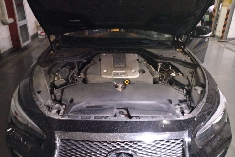 Used Infiniti Q50 2014 3.7L Luxury Sport Edition Engine Bay