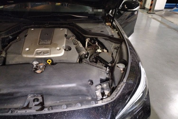 Used Infiniti Q50 2014 3.7L Luxury Sport Edition Engine Bay Left