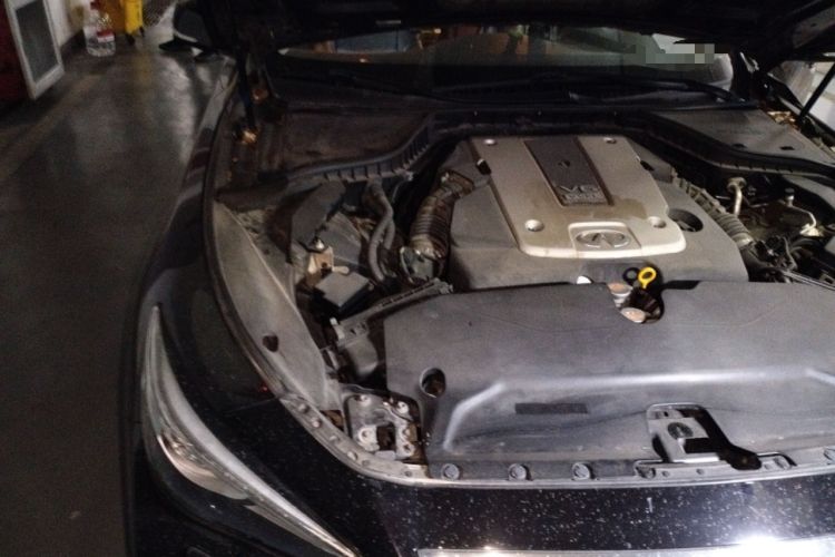 Used Infiniti Q50 2014 3.7L Luxury Sport Edition Engine Bay Right