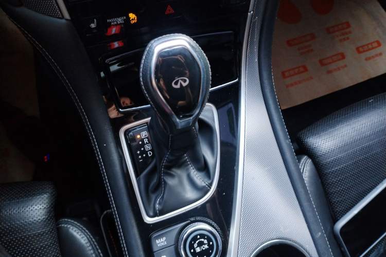 Used Infiniti Q50 2014 3.7L Luxury Sport Edition Gear Lever