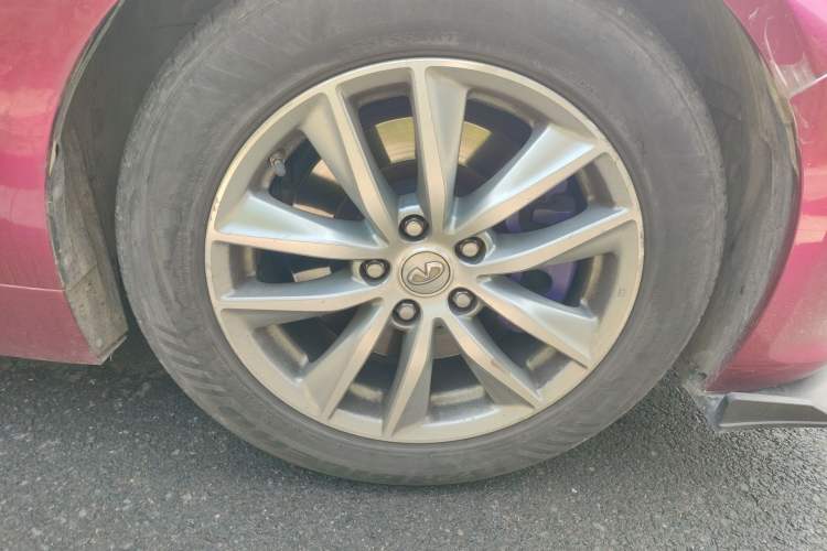Used Infiniti Q50 2014 3.7L Comfort Edition Right Front Wheel Hub