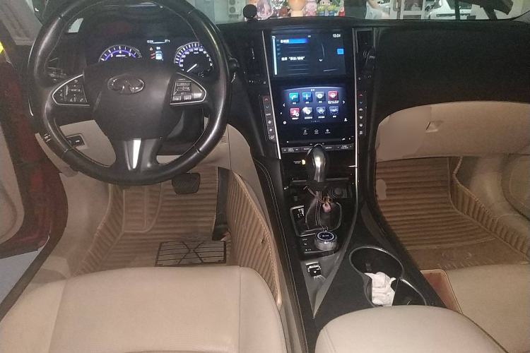 Used Infiniti Q50 2014 2.0T Comfort Edition Center Console
