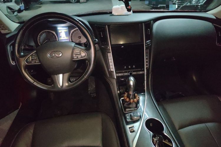 Used Infiniti Q50 2014 2.0T Comfort Edition Center Console