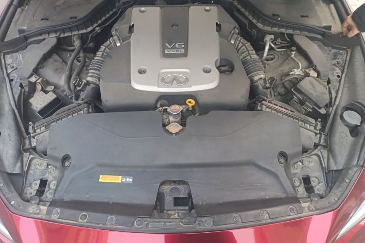 Used Infiniti Q50 2014 3.7L Luxury Sport Edition Engine Bay