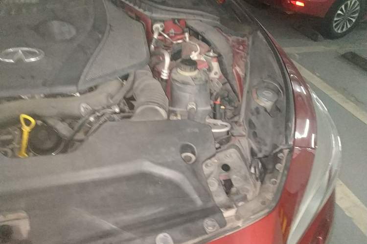 Used Infiniti Q50 2014 2.0T Comfort Edition Engine Bay Left