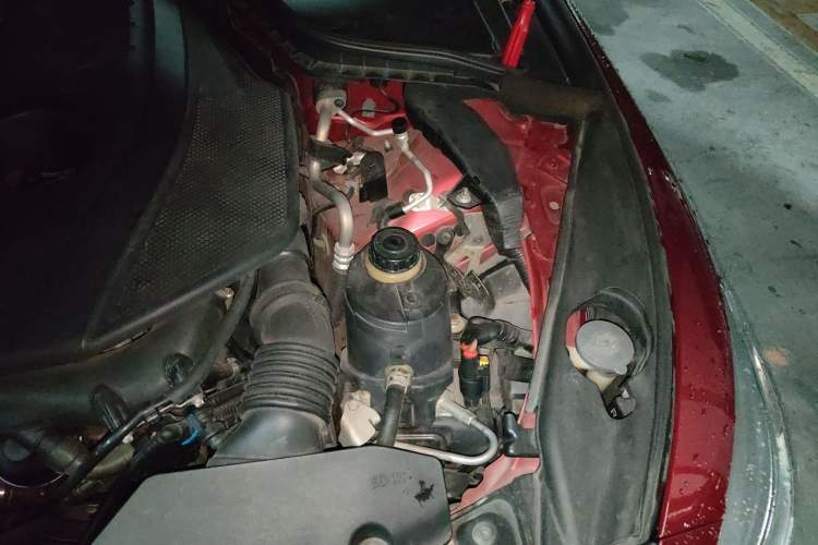 Used Infiniti Q50 2014 2.0T Comfort Edition Engine Bay Left