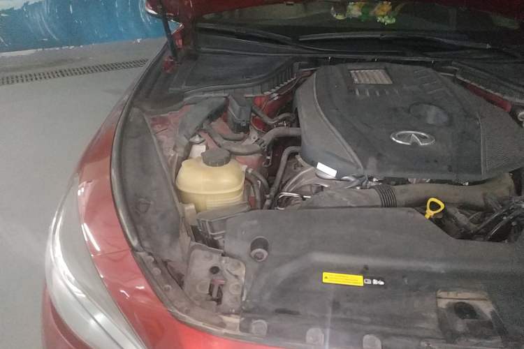 Used Infiniti Q50 2014 2.0T Comfort Edition Engine Bay Right
