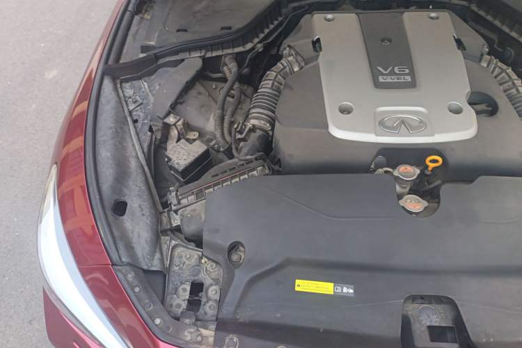 Used Infiniti Q50 2014 3.7L Luxury Sport Edition Engine Bay Right
