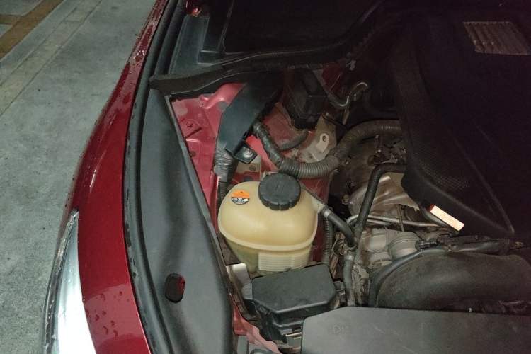Used Infiniti Q50 2014 2.0T Comfort Edition Engine Bay Right