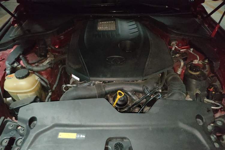Used Infiniti Q50 2014 2.0T Comfort Edition Engine Bay