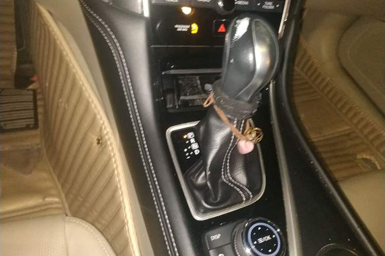 Used Infiniti Q50 2014 2.0T Comfort Edition Gear Lever