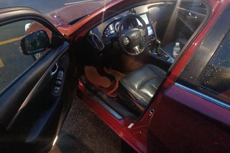 Used Infiniti Q50 2014 2.0T Luxury Edition Interior 3
