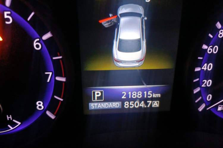 Used Infiniti Q50 2014 2.0T Luxury Edition Odometer Close Up