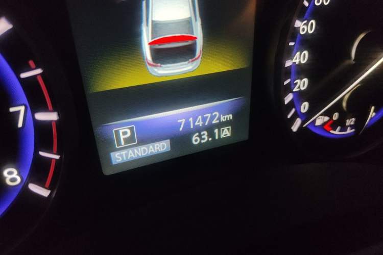 Used Infiniti Q50 2014 2.0T Comfort Edition Odometer Close Up