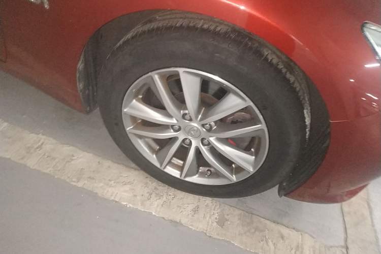 Used Infiniti Q50 2014 2.0T Comfort Edition Right Front Wheel Hub