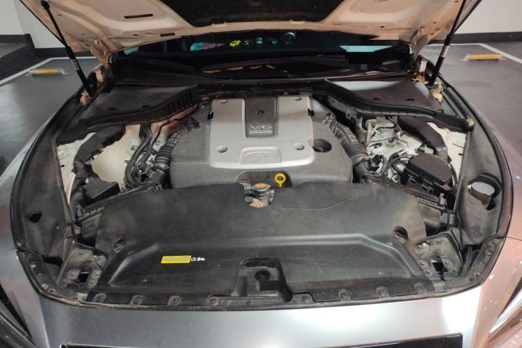 Used Infiniti Q50 2014 3.7L Luxury Sport Edition Engine Bay
