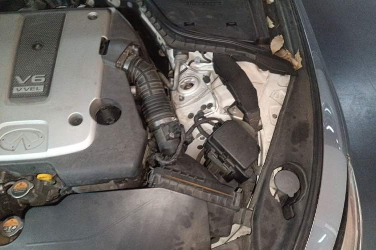 Used Infiniti Q50 2014 3.7L Luxury Sport Edition Engine Bay Left