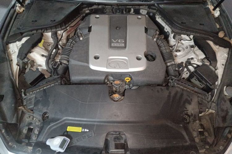 Used Infiniti Q50 2014 3.7L Luxury Sport Edition Engine Bay