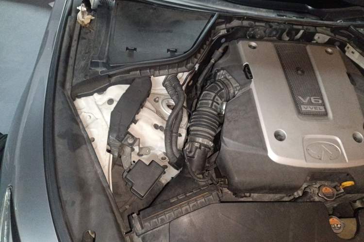 Used Infiniti Q50 2014 3.7L Luxury Sport Edition Engine Bay Right