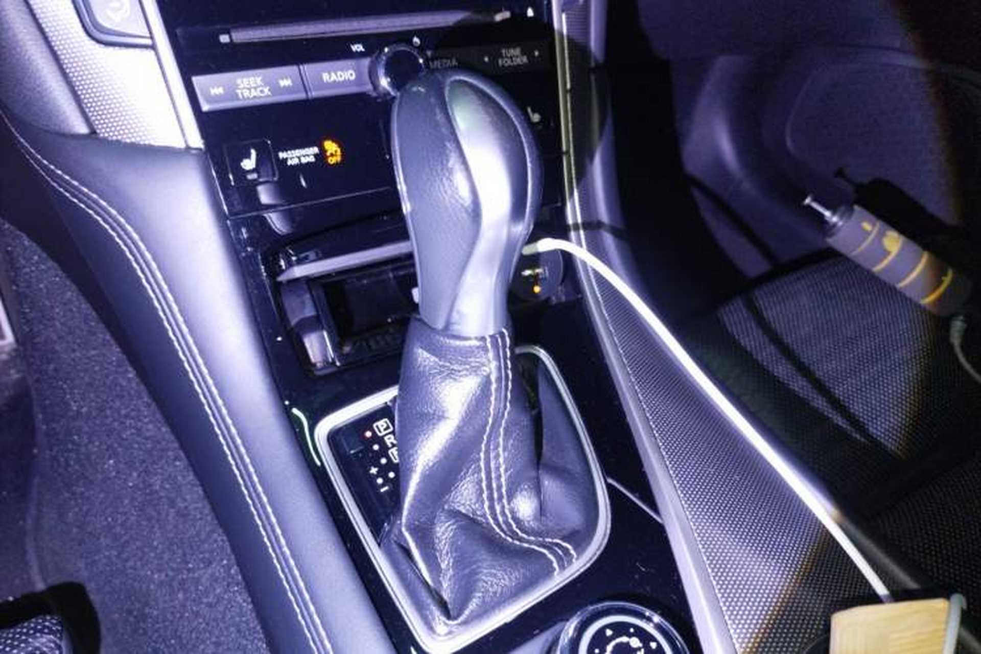Used Infiniti Q50 2014 3.7L Luxury Sport Edition Gear Lever