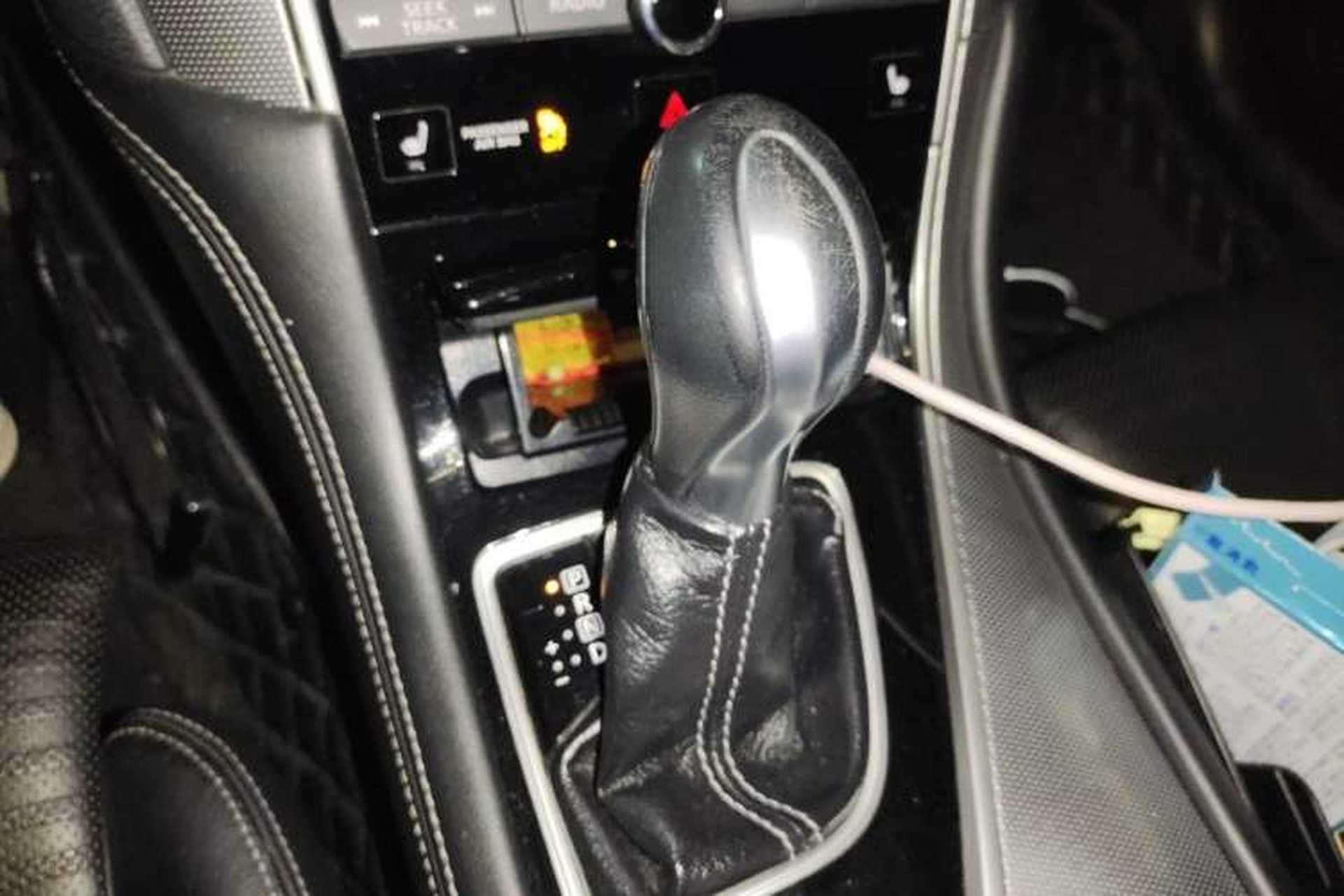 Used Infiniti Q50 2014 3.7L Luxury Sport Edition Gear Lever