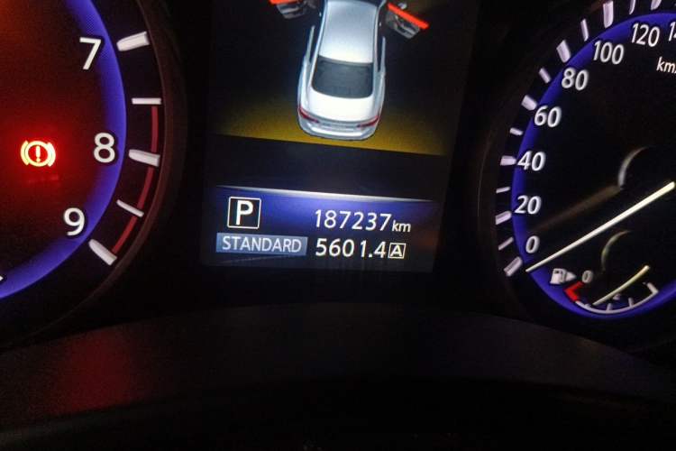 Used Infiniti Q50 2014 3.7L Luxury Sport Edition Odometer Close Up