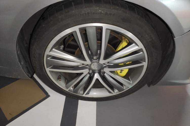 Used Infiniti Q50 2014 3.7L Luxury Sport Edition Right Front Wheel Hub