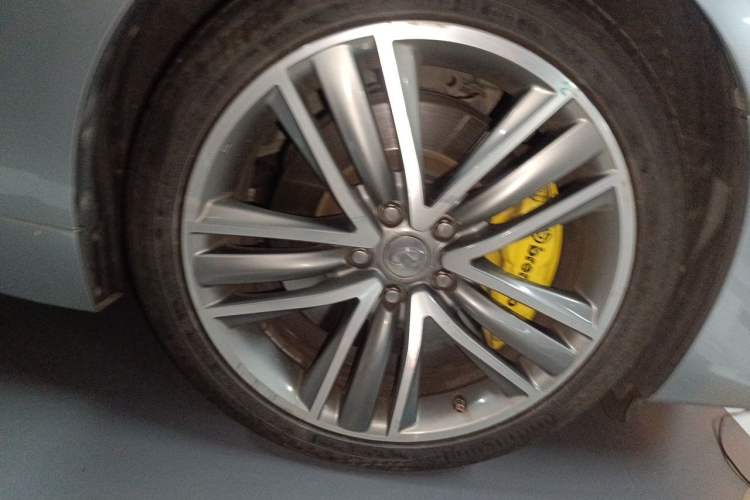 Used Infiniti Q50 2014 3.7L Luxury Sport Edition Right Front Wheel Hub