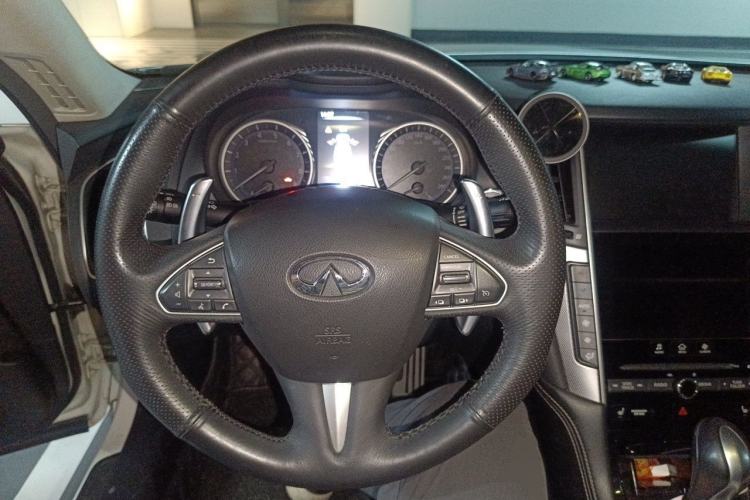 Used Infiniti Q50 2014 3.7L Luxury Sport Edition Steering Wheel