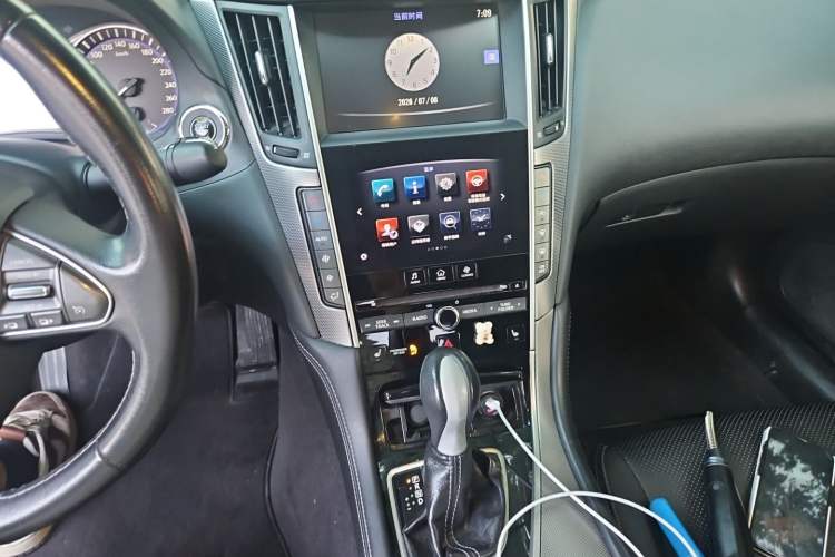 Used Infiniti Q50 2014 3.7L Comfort Edition Audio And AC Panel