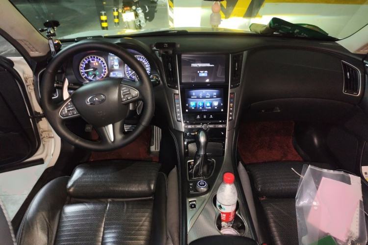 Used Infiniti Q50 2014 3.7L Luxury Sport Edition Center Console