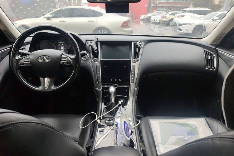 Used Infiniti Q50 2014 2.0T Luxury Edition Center Console