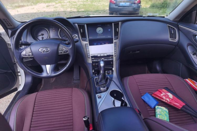 Used Infiniti Q50 2014 3.7L Comfort Edition Center Console