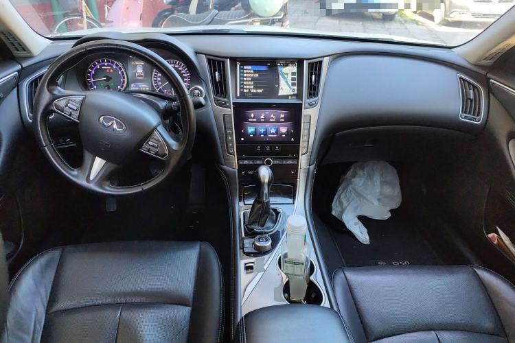 Used Infiniti Q50 2014 2.0T Luxury Edition Center Console
