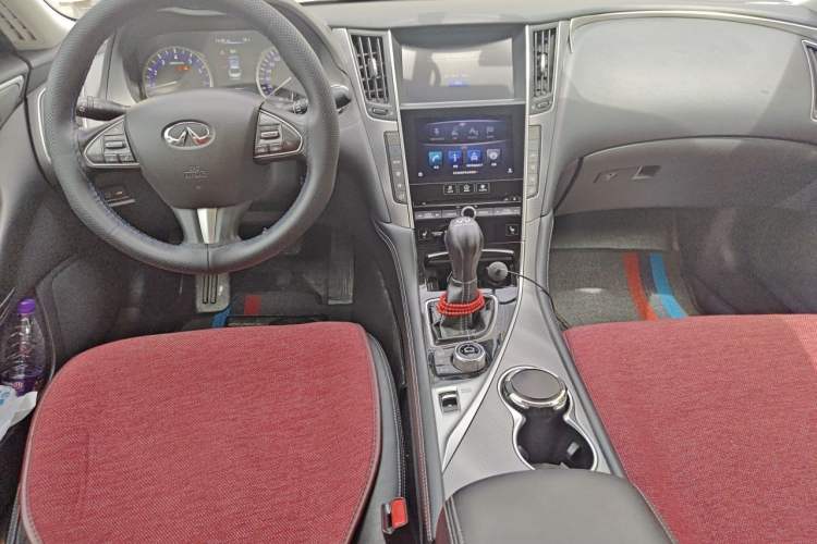 Used Infiniti Q50 2014 2.0T Luxury Edition Center Console