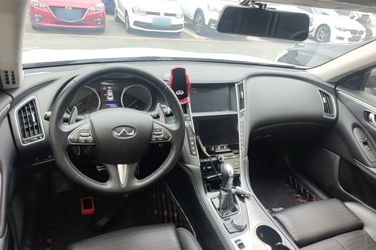 Used Infiniti Q50 2014 3.7L Luxury Sport Edition Center Console