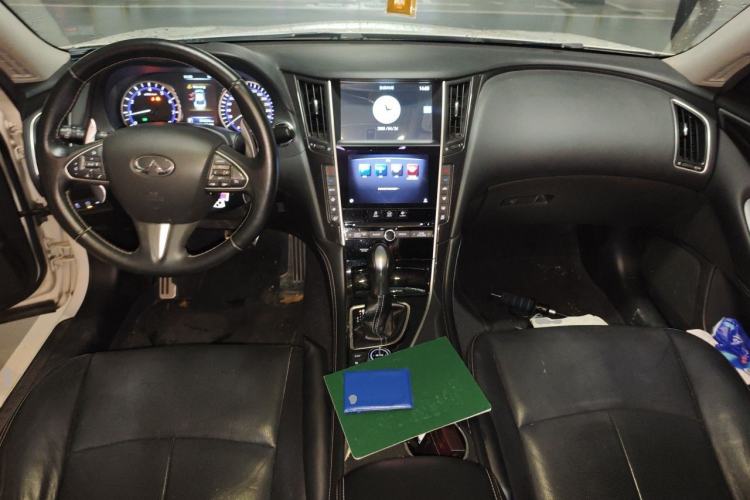 Used Infiniti Q50 2014 2.0T Comfort Edition Center Console