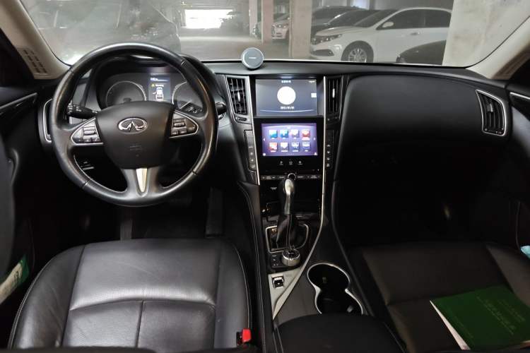 Used Infiniti Q50 2014 2.0T Comfort Edition Center Console